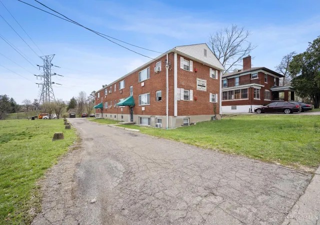 Listing Photo 4 - Condo for sale in building located at 3048 Gilbert Ave, Cincinnati, OH 45206