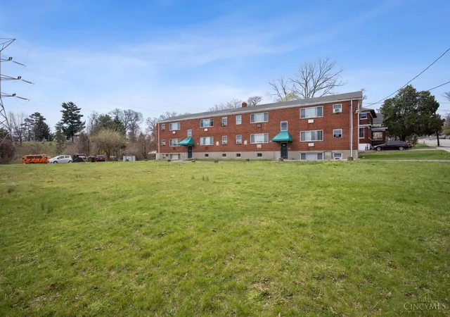 Listing Photo 5 - Condo for sale in building located at 3048 Gilbert Ave, Cincinnati, OH 45206