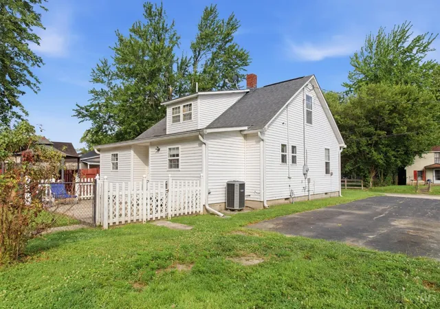 Photo 3 of Single family home for sale at 213 Highland Ave, Blanchester, OH 45107 | MLS# 1889847 | Listing updated on 2026-08-07