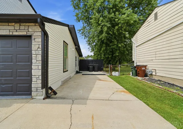 Photo 4 of Single family home for sale at 11349 Lincolnshire Dr, Forest Park, OH 45240 | MLS# 1889850 | Listing updated on 2026-09-10
