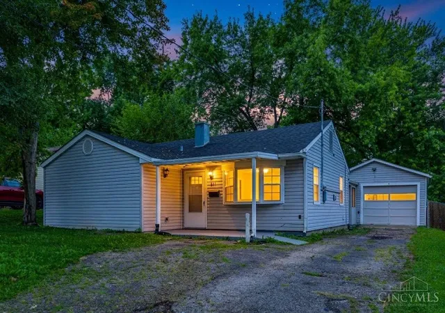 Photo 2 of Single family home for sale at 608 Richardson Dr, Middletown, OH 45042 | MLS# 1889825 | Listing updated on 2026-09-08