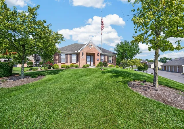 Listing Photo 2 - Condo for sale in building located at 4350 Regency Ridge Ct, Cincinnati, OH 45248 - Unit #304