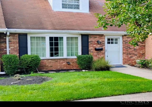 1st image of 2062 Sunset Dr #I39, Hamilton, OH 45013 | MLS# 1889891