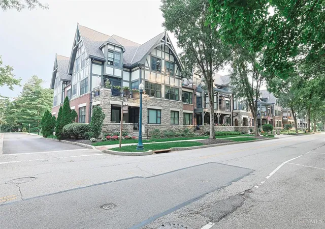 Photo 2 of Condo for sale at 3942 Miami Rd #203, Cincinnati, OH 45227 | MLS# 1889977 | Listing updated on 2026-08-12