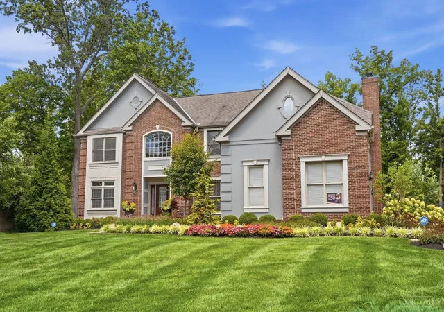 Photo 3 of Sale Pending at 9278 Shallow Crk Dr, Loveland, OH 45140 | MLS# 1889315 | Listing updated on 2026-08-19