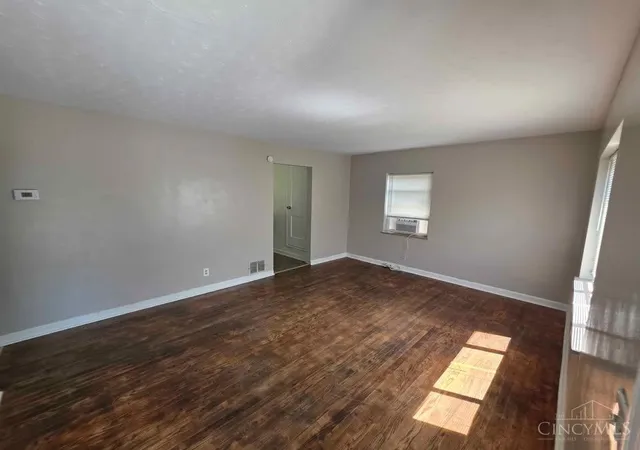 Photo 2 of Single family home for sale at 968 Delhi Ave, Cincinnati, OH 45204 | MLS# 1890010 | Listing updated on 2026-09-10