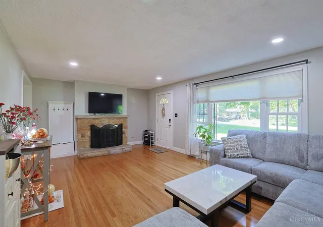Photo 2 of Single family home for sale at 6844 High Meadows Dr, Anderson Twp, OH 45230 | MLS# 1890019 | Listing updated on 2026-08-10