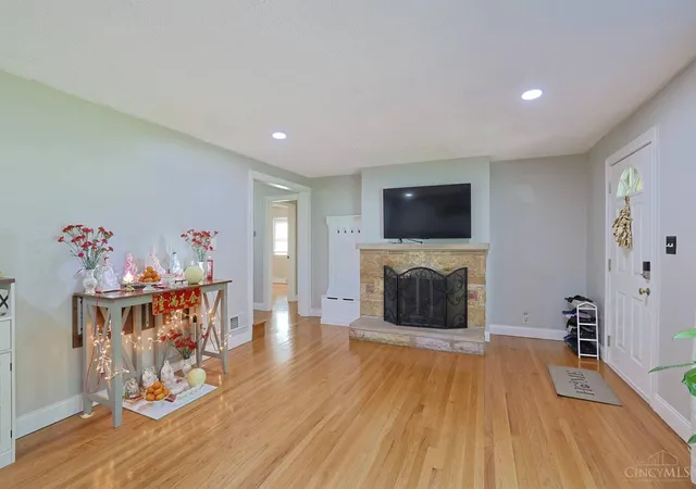 Photo 3 of Single family home for sale at 6844 High Meadows Dr, Anderson Twp, OH 45230 | MLS# 1890019 | Listing updated on 2026-08-10