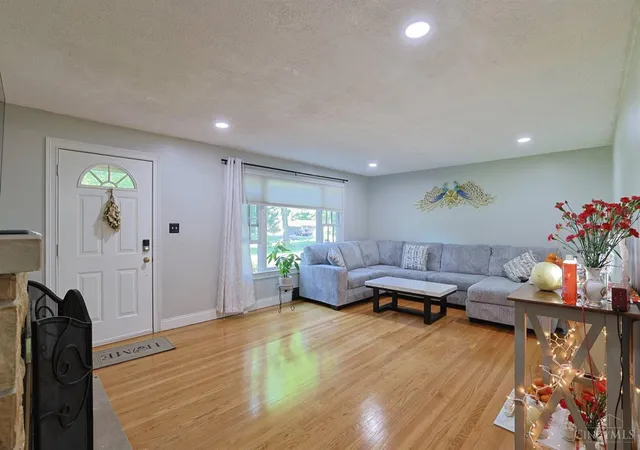 Photo 4 of Single family home for sale at 6844 High Meadows Dr, Anderson Twp, OH 45230 | MLS# 1890019 | Listing updated on 2026-08-10