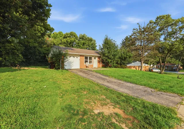 Photo 2 of Single family home for sale at 9230 Meadowglen Dr, Cincinnati, OH 45231 | MLS# 1889723 | Listing updated on 2026-09-10