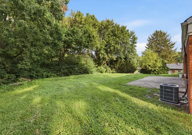 Photo 5 of Single family home for sale at 9230 Meadowglen Dr, Cincinnati, OH 45231 | MLS# 1889723 | Listing updated on 2026-09-10