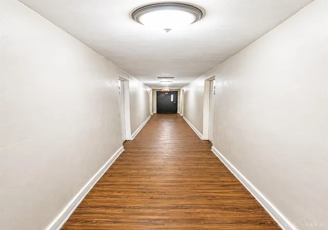 Listing Photo 5 - Condo for sale in building located at 650 Straight St, Cincinnati, OH 45219