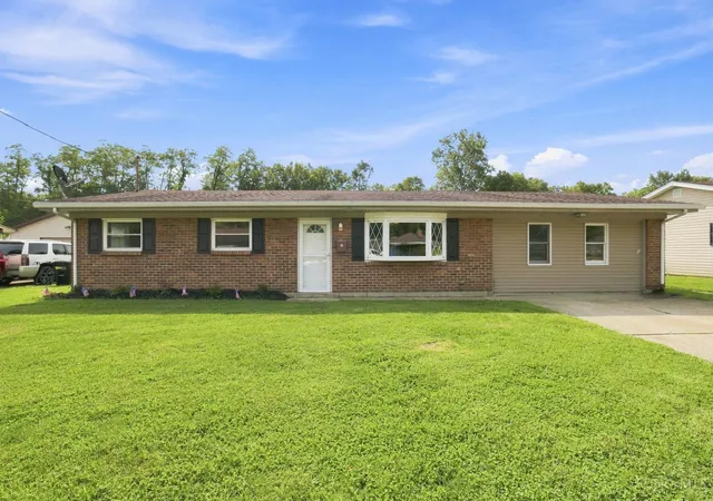 Photo 3 of Single family home for sale at 237 Linda Ct, Trenton, OH 45067 | MLS# 1890078 | Listing updated on 2026-09-08