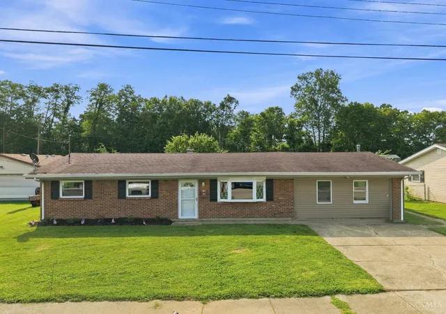 Photo 3 of Single family home for sale at 237 Linda Ct, Trenton, OH 45067 | MLS# 1890078 | Listing updated on 2026-09-30