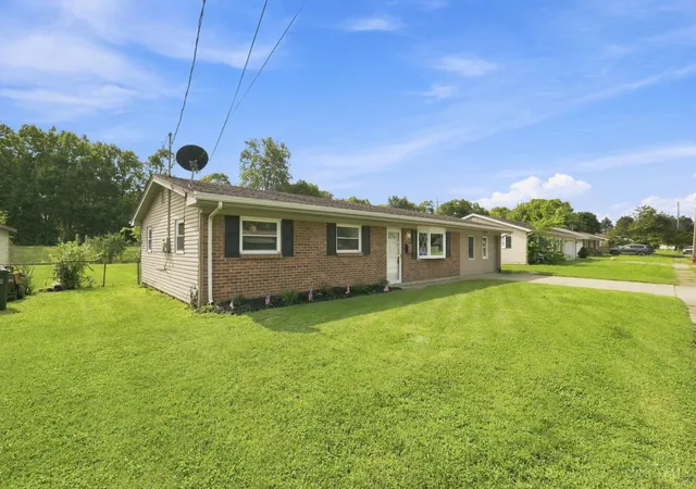 Photo 4 of Single family home for sale at 237 Linda Ct, Trenton, OH 45067 | MLS# 1890078 | Listing updated on 2026-09-30