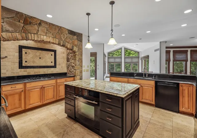 2nd image of 1100 Bridle Ridge Ln, New Richmond, OH 45157 | MLS# 1890083