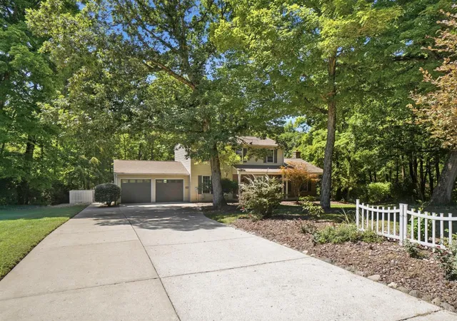Photo 3 of Single family home for sale at 2043 Greenpine Dr, Cincinnati, OH 45231 | MLS# 1890087 | Listing updated on 2026-10-02