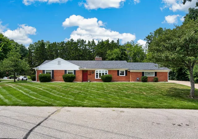 Photo 2 of Sale Pending at 1028 Newcastle Dr, Springfield Twp., OH 45231 | MLS# 1889706 | Listing updated on 2026-08-28