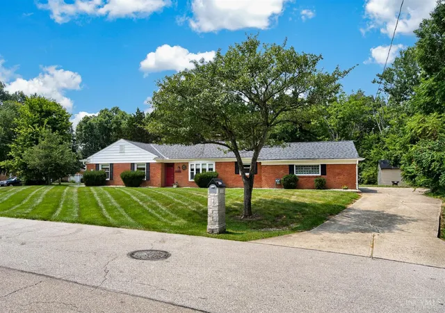 Photo 3 of Sale Pending at 1028 Newcastle Dr, Springfield Twp., OH 45231 | MLS# 1889706 | Listing updated on 2026-08-28