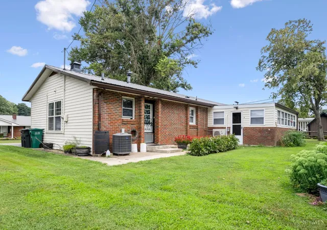 3rd image of 1725 Friendship Rd, Aberdeen, OH 45101 | MLS# 1889976