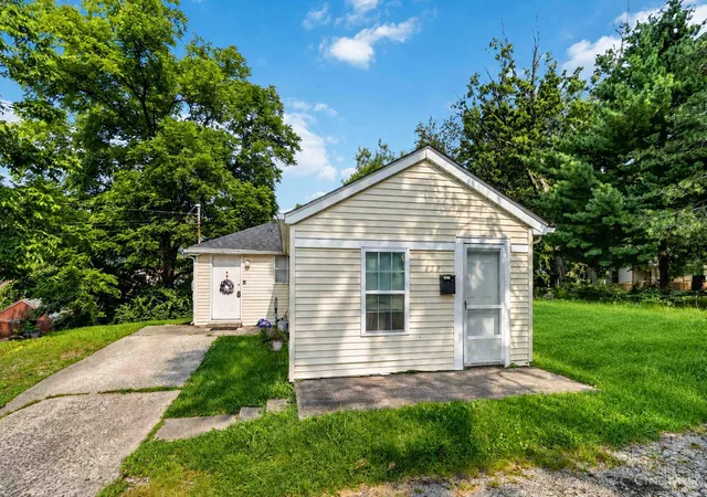 1st image of 828 W Main St, Williamsburg, OH 45176 | MLS# 1889931