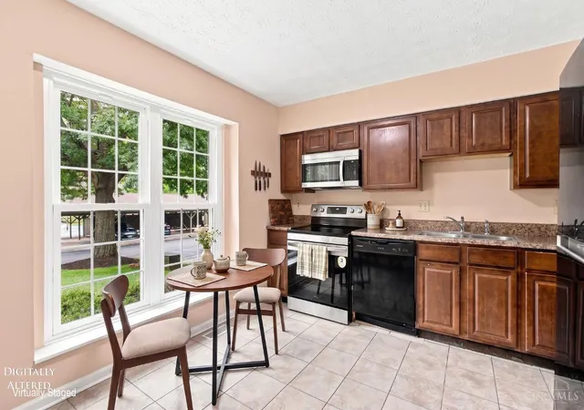 Photo 3 of Townhouse for sale at 10935 Brookgreen Ct, Sycamore Twp, OH 45242 | MLS# 1890227 | Listing updated on 2026-10-06