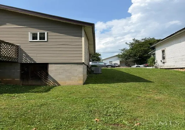 12th image of 520 E Seventh St, Manchester, OH 45144 | MLS# 1890233