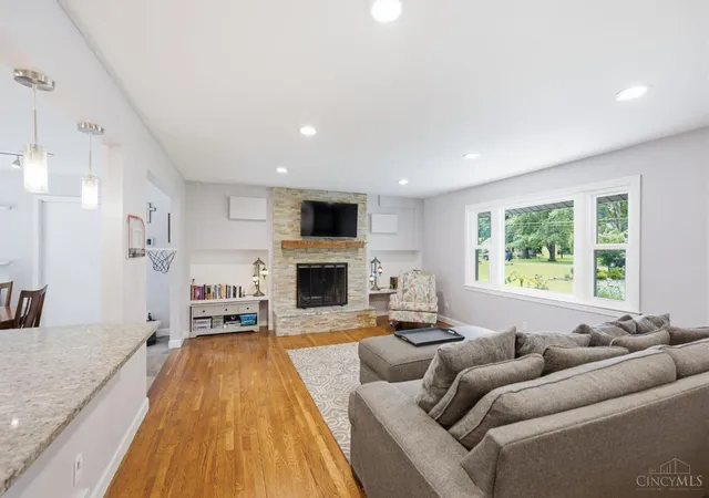 5th image of 9040 Foxhunter Ln, Symmes Twp, OH 45242 | MLS# 1890235