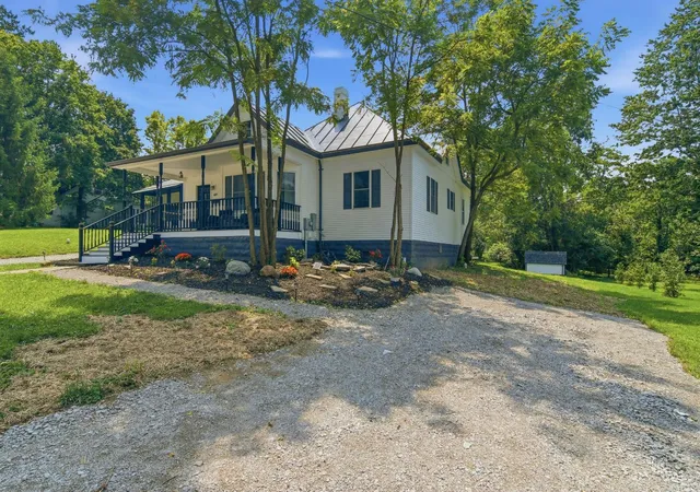 Photo 3 of Single family home for sale at 407 N Broadway St, Blanchester, OH 45107 | MLS# 1890271 | Listing updated on 2026-08-22