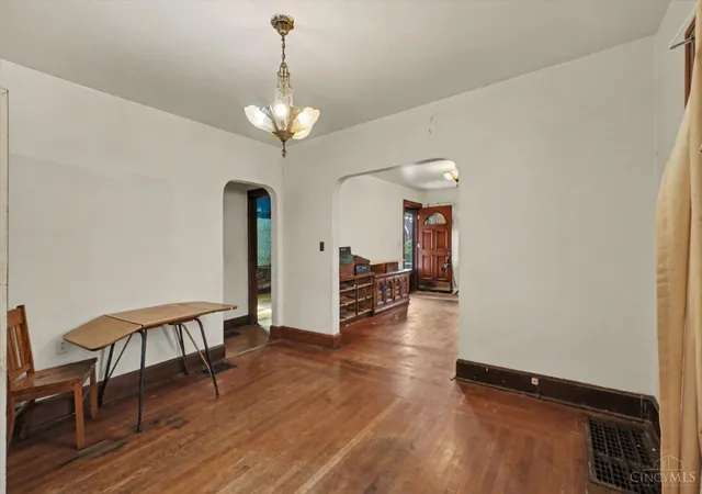 Photo 3 of Single family home for sale at 1810 Dalewood Pl, Cincinnati, OH 45237 | MLS# 1890281 | Listing updated on 2026-09-11