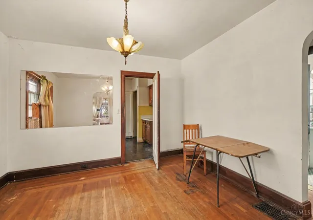 Photo 4 of Single family home for sale at 1810 Dalewood Pl, Cincinnati, OH 45237 | MLS# 1890281 | Listing updated on 2026-09-11