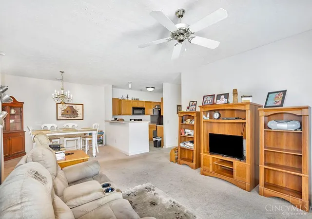 Listing Photo 5 - Condo for sale in building located at 2295 Pinnacle Ct, Fairborn, OH 45324 - Unit #205
