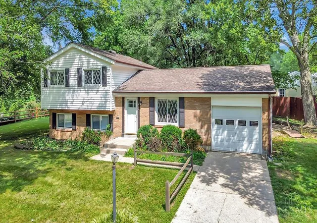 Photo 1 of Single family home for sale at 212 Vista Dr, Hamilton, OH 45011 | MLS# 1890327 | Listing updated on 2026-10-01