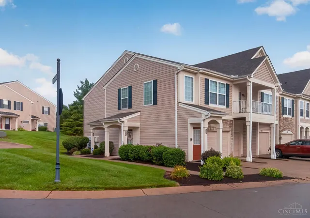 Photo 2 of Condo for sale at 954 Xing Pointe, Cincinnati, OH 45231 | MLS# 1890362 | Listing updated on 2026-08-26