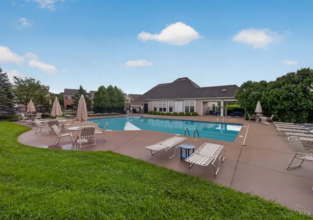 Listing Photo 2 - Condo for sale in building located at 954 Xing Pointe, Cincinnati, OH 45231 - Unit #