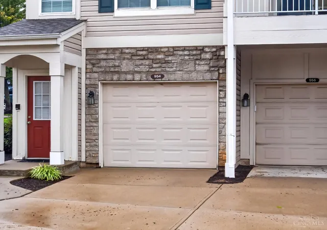 Listing Photo 4 - Condo for sale in building located at 954 Xing Pointe, Cincinnati, OH 45231