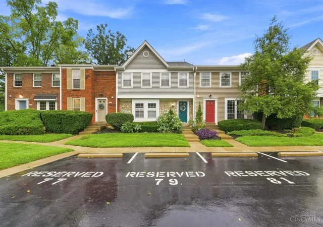 Photo 3 of Sale Pending at 10879 Lakehurst Ct, Sycamore Twp, OH 45242 | MLS# 1889696 | Listing updated on 2026-08-26