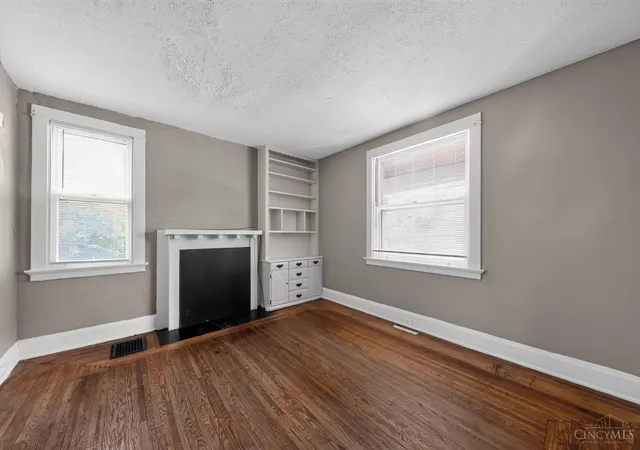 Photo 3 of Sale Pending at 2874 Montana Ave, Cincinnati, OH 45211 | MLS# 1887987 | Listing updated on 2026-08-19