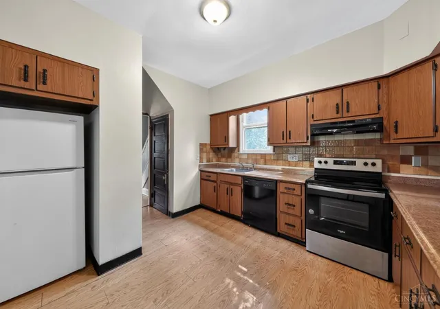 Photo 4 of Sale Pending at 2874 Montana Ave, Cincinnati, OH 45211 | MLS# 1887987 | Listing updated on 2026-08-19