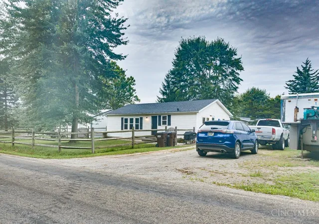 Photo 2 of Sale Pending at 922 Nauvoo Rd, Clarksville, OH 45113 | MLS# 1890366 | Listing updated on 2026-08-18