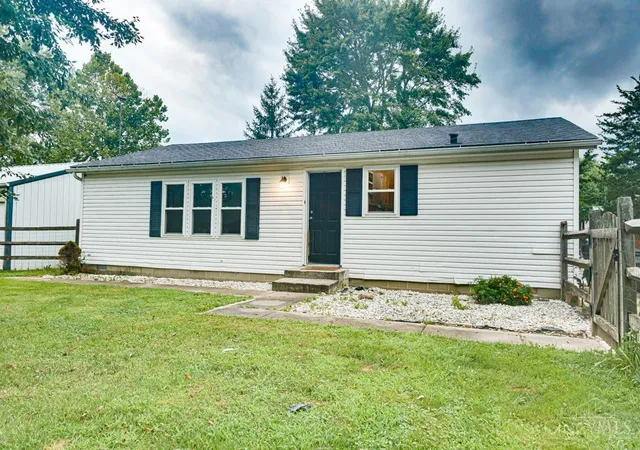 Photo 2 of Sale Pending at 922 Nauvoo Rd, Clarksville, OH 45113 | MLS# 1890366 | Listing updated on 2026-08-18
