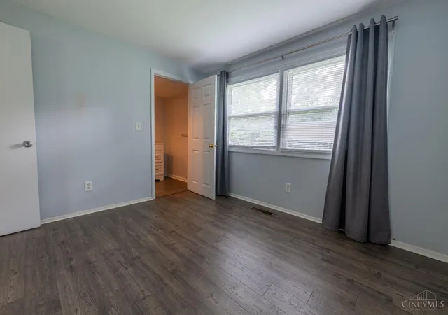 Photo 3 of Single family home for sale at 5977 Vereker Dr, Oxford, OH 45056 | MLS# 1890324 | Listing updated on 2026-09-21