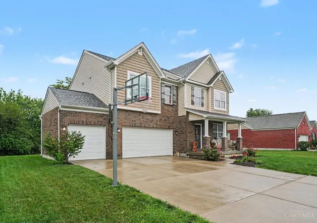 Photo 3 of Single family home for sale at 7042 Woodberry Dr, Fairfield Twp, OH 45011 | MLS# 1890067 | Listing updated on 2026-09-18