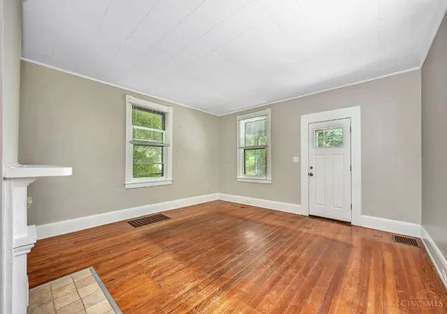 3rd image of 1085 Church Ave, Glendale, OH 45246 | MLS# 1890439