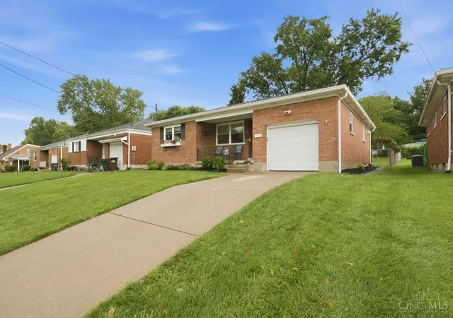 Photo 3 of Sale Pending at 618 Ivyhill Dr, Delhi Twp, OH 45238 | MLS# 1890420 | Listing updated on 2026-09-02