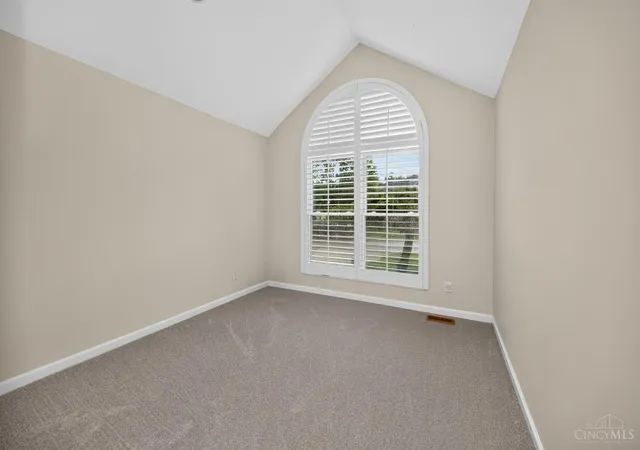 Photo 4 of Sale Pending at 10203 Meadowknoll Dr, Symmes Twp, OH 45140 | MLS# 1890406 | Listing updated on 2026-09-03