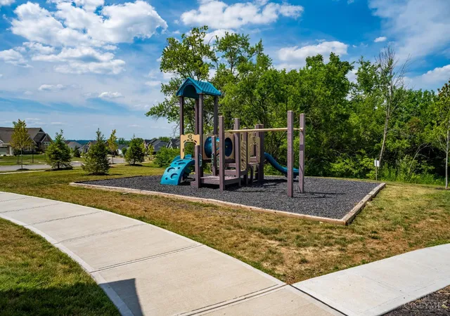 5th image of 3003 Cantata Ct, Franklin Twp, OH 45005 | MLS# 1890438