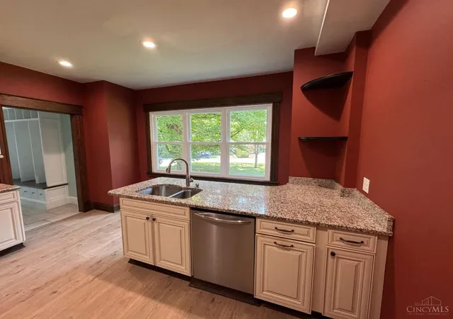 Photo 3 of Sale Pending at 1078 Birney Ln, Anderson Twp, OH 45230 | MLS# 1890365 | Listing updated on 2026-09-01
