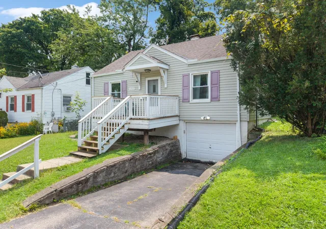 Photo 3 of Single family home for sale at 1742 Ashbrook Dr, Cincinnati, OH 45238 | MLS# 1890085 | Listing updated on 2026-09-04