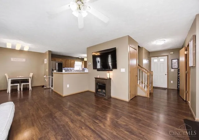 Photo 3 of Single family home for sale at 933 Marcia Dr, Trenton, OH 45067 | MLS# 1890489 | Listing updated on 2026-10-06